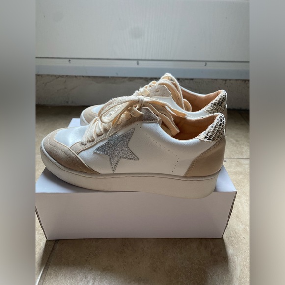 OASIS SOCIETY CALIFORNIA WHITE AND BEIGE SNEAKERS WITH SILVER STAR - Picture 3 of 7